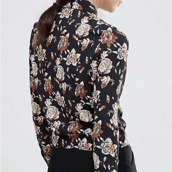 FASHION UNION •Tall• Knot Front
Blouse• In Winter Floral - Picture 2 of 10